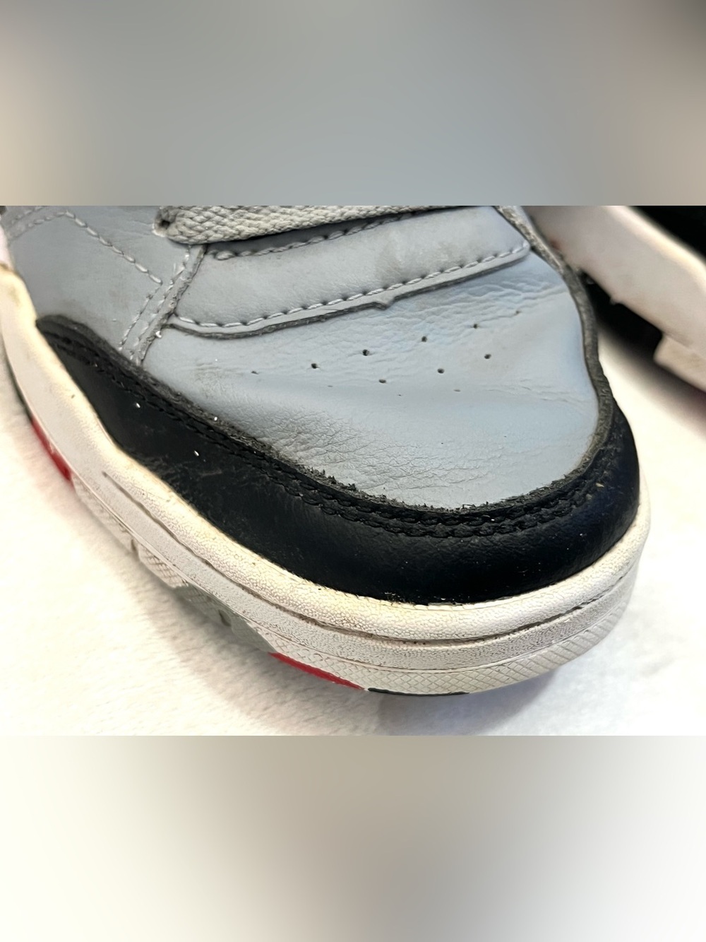 Champion Kids Light Gray & Black High-Top Sneakers with Red Accents Boys Size 4 - Picture 6 of 16
